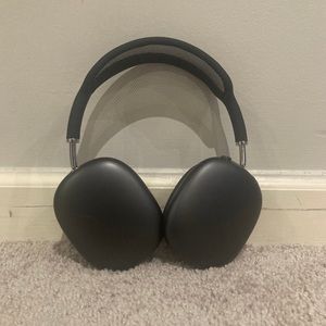selling my airpod maxes barely used!!!! please take them off of me!!